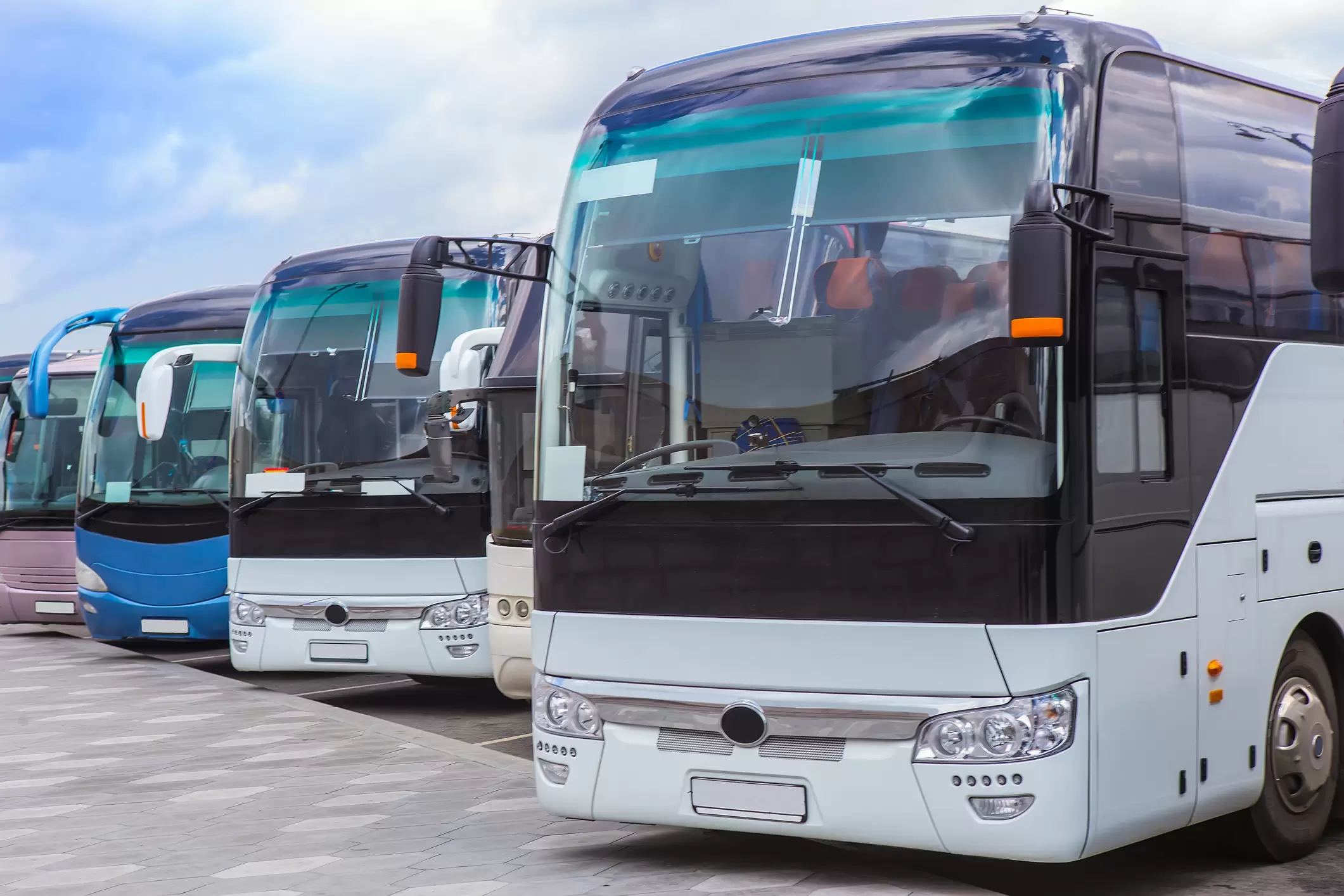 Pourquoi louer un autocar ? Mon expérience et mes conseils